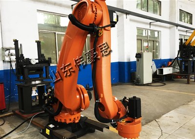 企業(yè)使用工業(yè)機器人可以提高安全系數(shù)，便于進(jìn)行管理